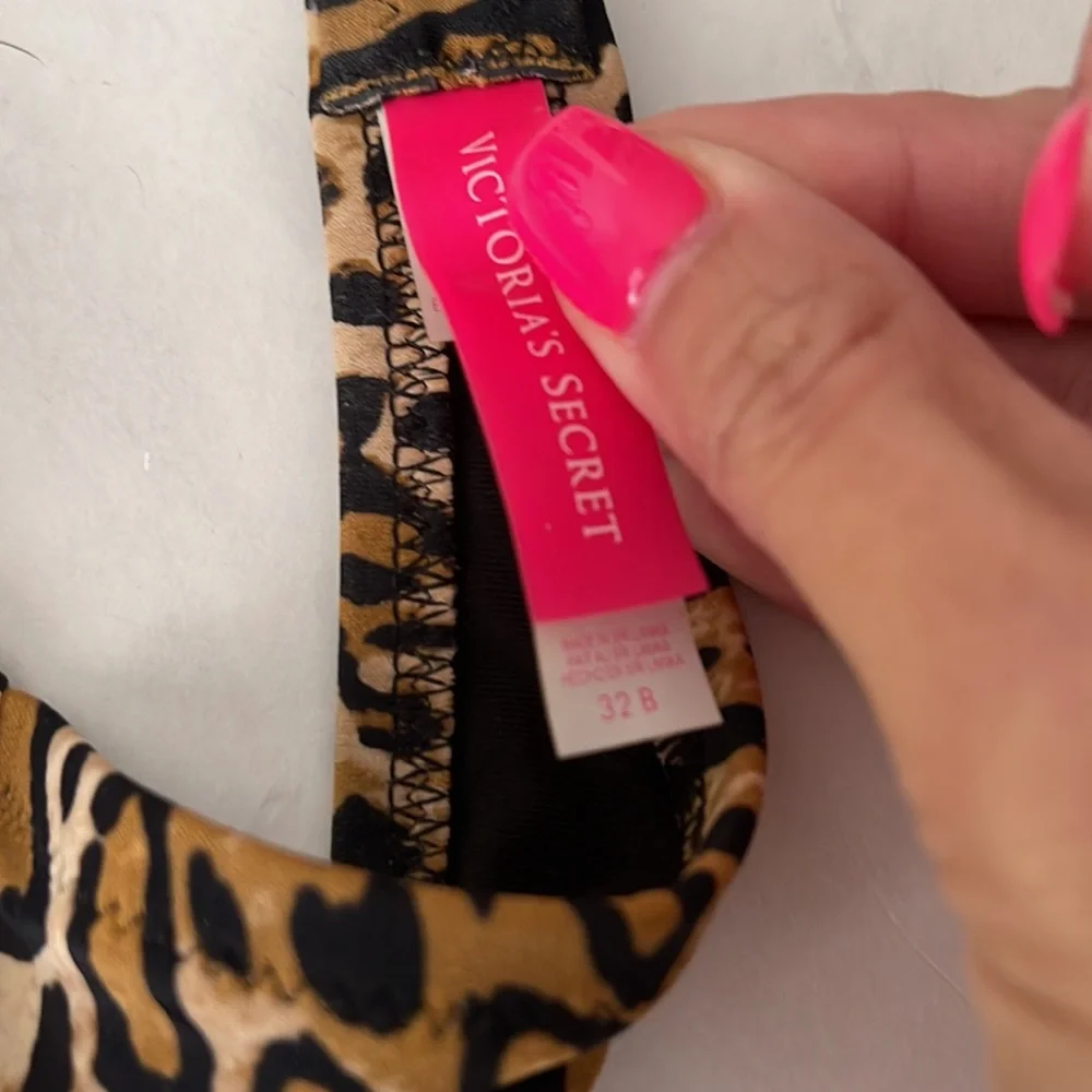 Leopard VS Bombshell Swim - Picture 2 of 4